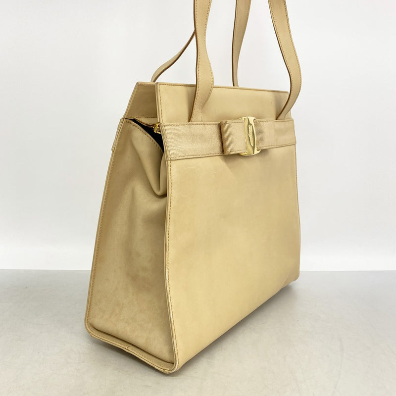 【6fb2662】サルヴァトーレフェラガモ ショルダーバッグ ヴァラ レザー ベージュ ゴールド金具【中古】レディース