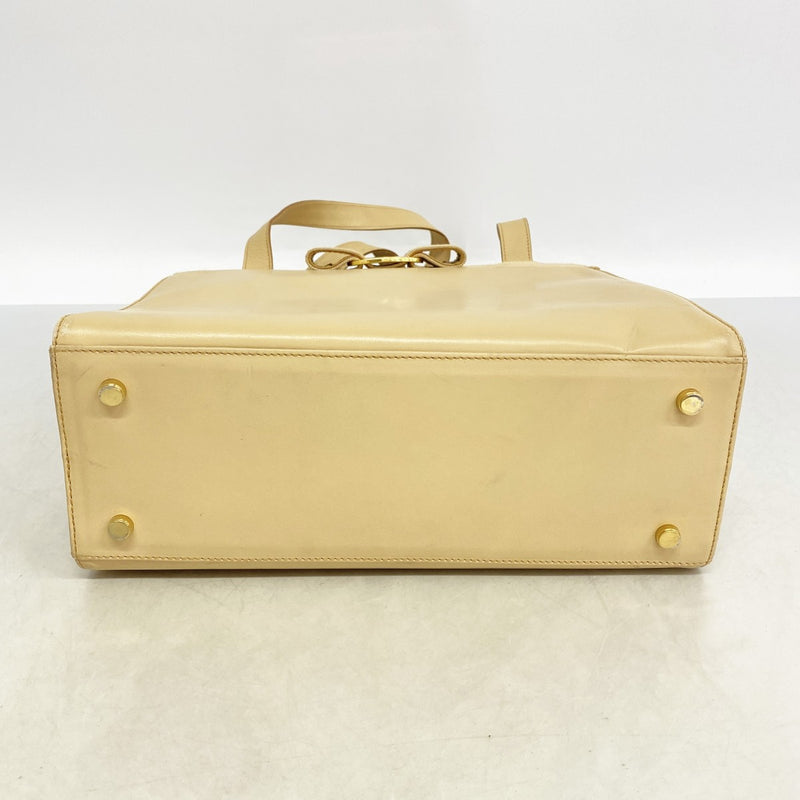 【6fb2662】サルヴァトーレフェラガモ ショルダーバッグ ヴァラ レザー ベージュ ゴールド金具【中古】レディース