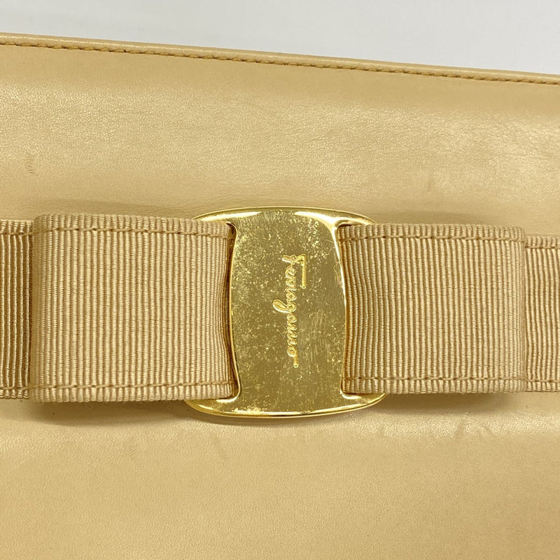 【6fb2662】サルヴァトーレフェラガモ ショルダーバッグ ヴァラ レザー ベージュ ゴールド金具【中古】レディース