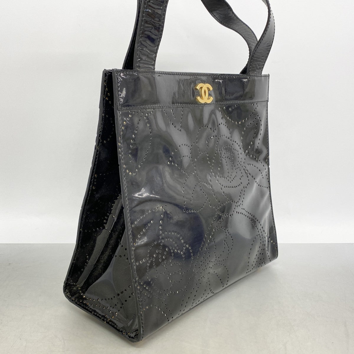 【6fb2664】シャネル ハンドバッグ カメリア パテントレザー ブラック ゴールド金具【中古】レディース