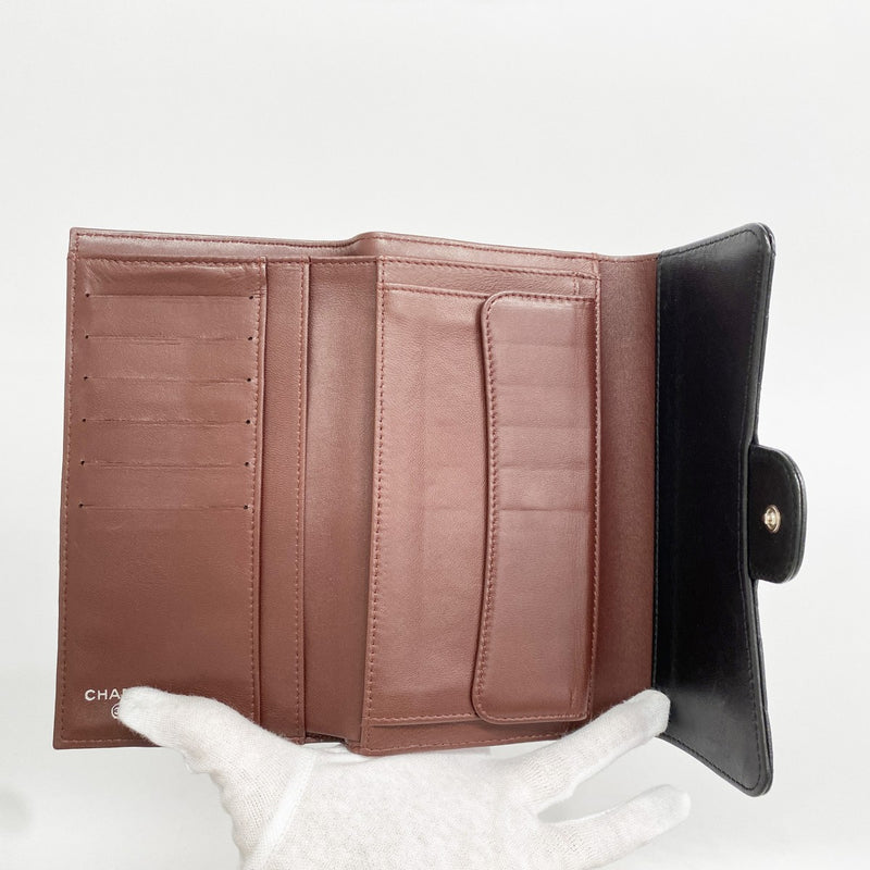 【6fb2666】シャネル 三つ折り長財布 マトラッセ ラムスキン ブラック シルバー金具【中古】レディース