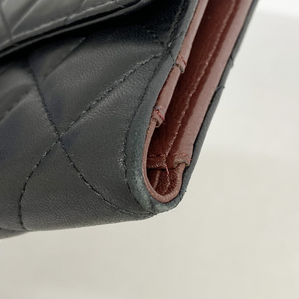 【6fb2666】シャネル 三つ折り長財布 マトラッセ ラムスキン ブラック シルバー金具【中古】レディース