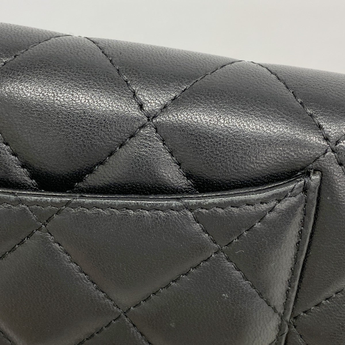 【6fb2666】シャネル 三つ折り長財布 マトラッセ ラムスキン ブラック シルバー金具【中古】レディース