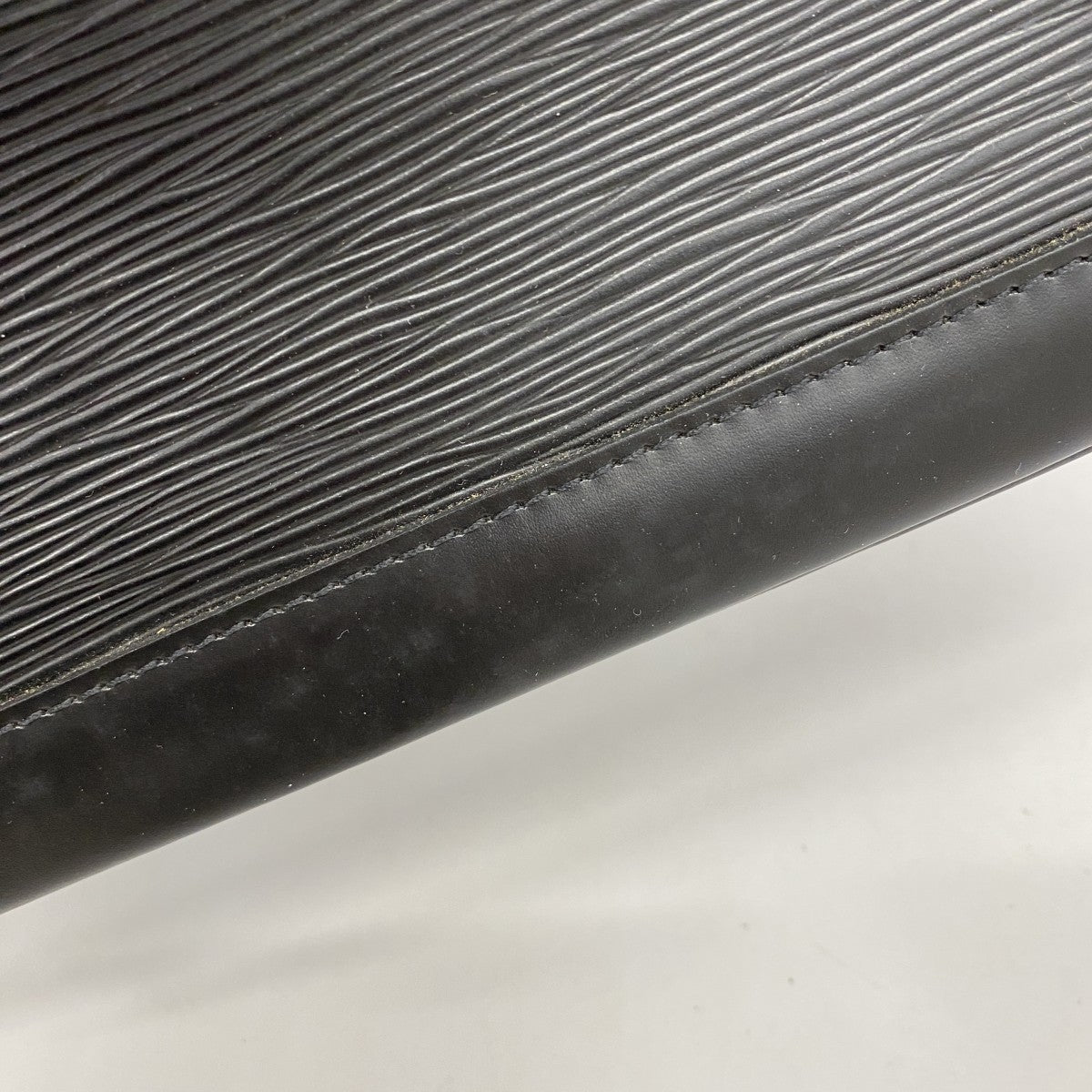 【6fb2721】ルイヴィトン ハンドバッグ エピ アルマ M52142 ノワール【中古】レディース