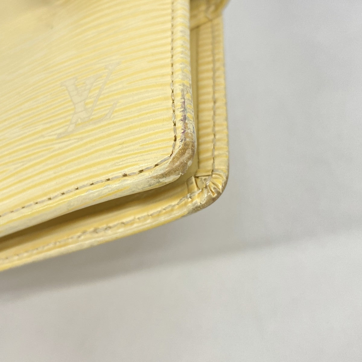 【6fb2777-k】ルイヴィトン 財布 エピ ポルトビエコンパクト M6355A ヴァニラ【中古】レディース