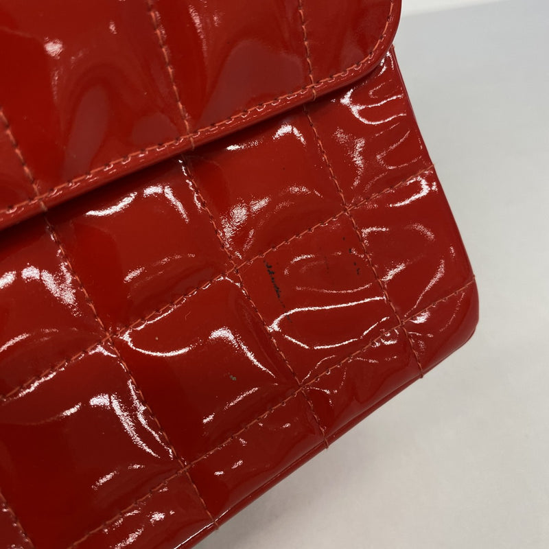 【6fb2845-k】シャネル ショルダーバッグ 2.55/チョコバー Wチェーン パテントレザー レッド シルバー金具【中古】レディース