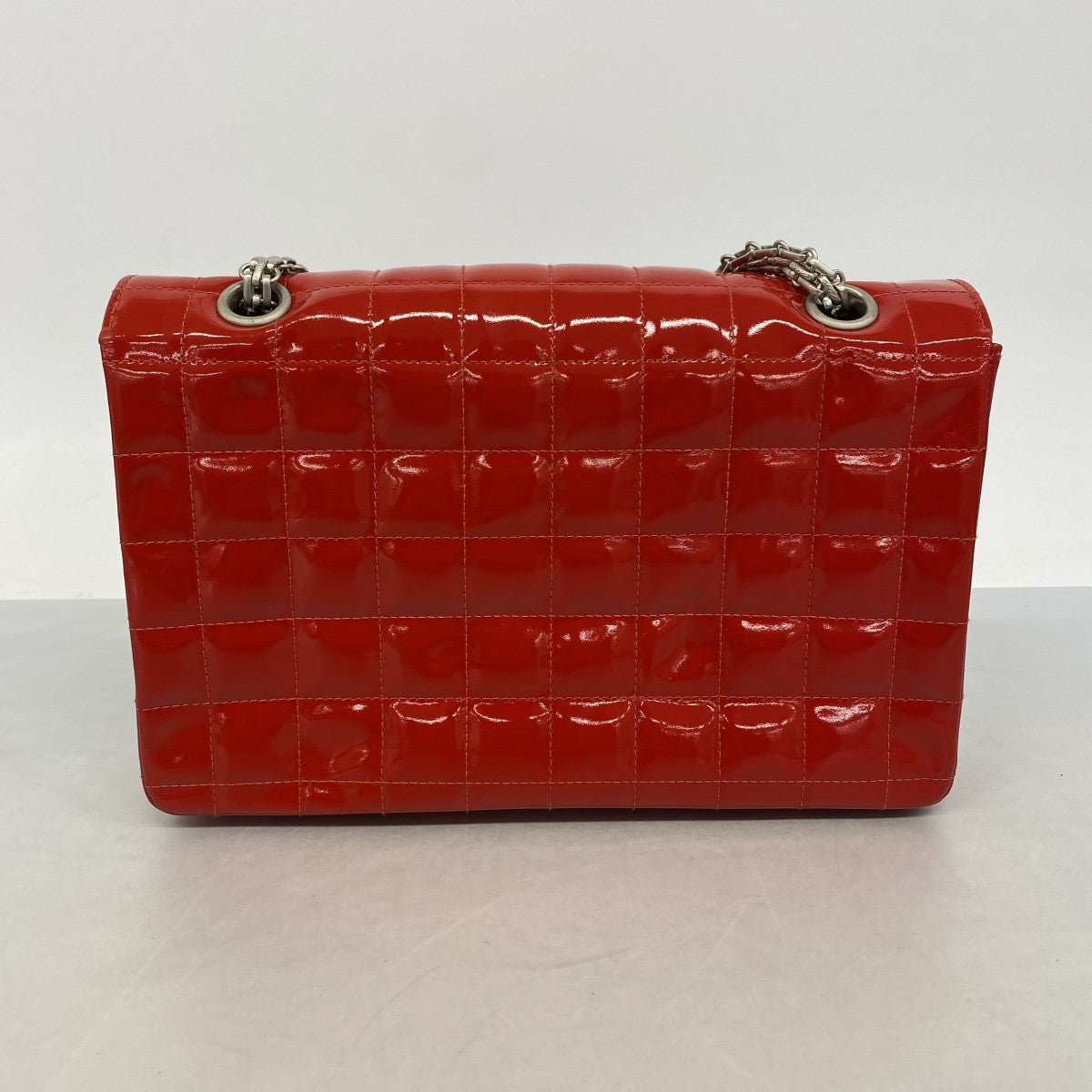 【6fb2845-k】シャネル ショルダーバッグ 2.55/チョコバー Wチェーン パテントレザー レッド シルバー金具【中古】レディース