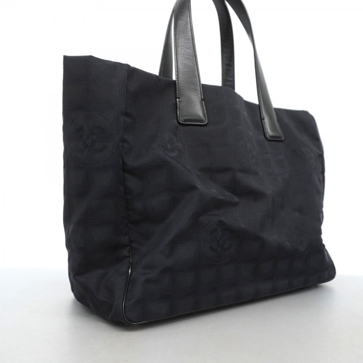 【6fb2933】シャネル トートバッグ ニュートラベル ナイロン ブラック ゴールド金具【中古】レディース