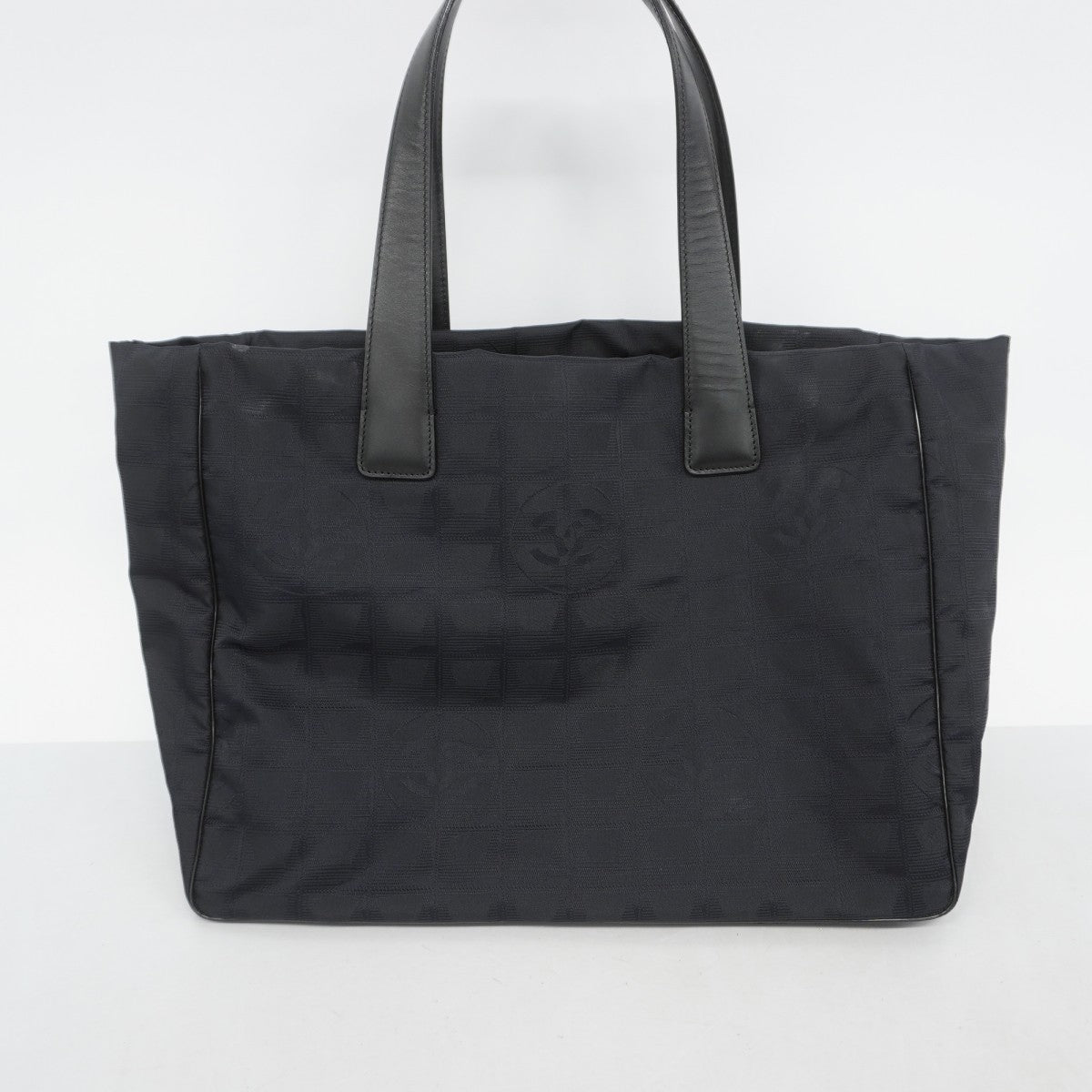 【6fb2933】シャネル トートバッグ ニュートラベル ナイロン ブラック ゴールド金具【中古】レディース