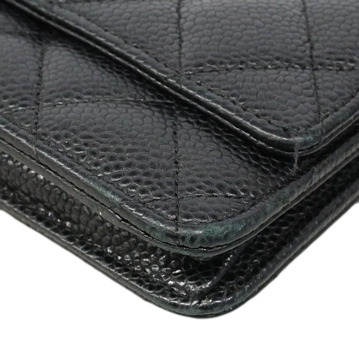 【6fb2950】シャネル ショルダーウォレット マトラッセ チェーンショルダー キャビアスキン ブラック ゴールド金具【中古】レディース