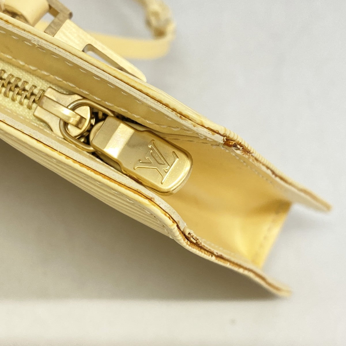 【6fb3140-k】ルイヴィトン ウエストバッグ エピ ロシェル M5292A ヴァニラ【中古】レディース