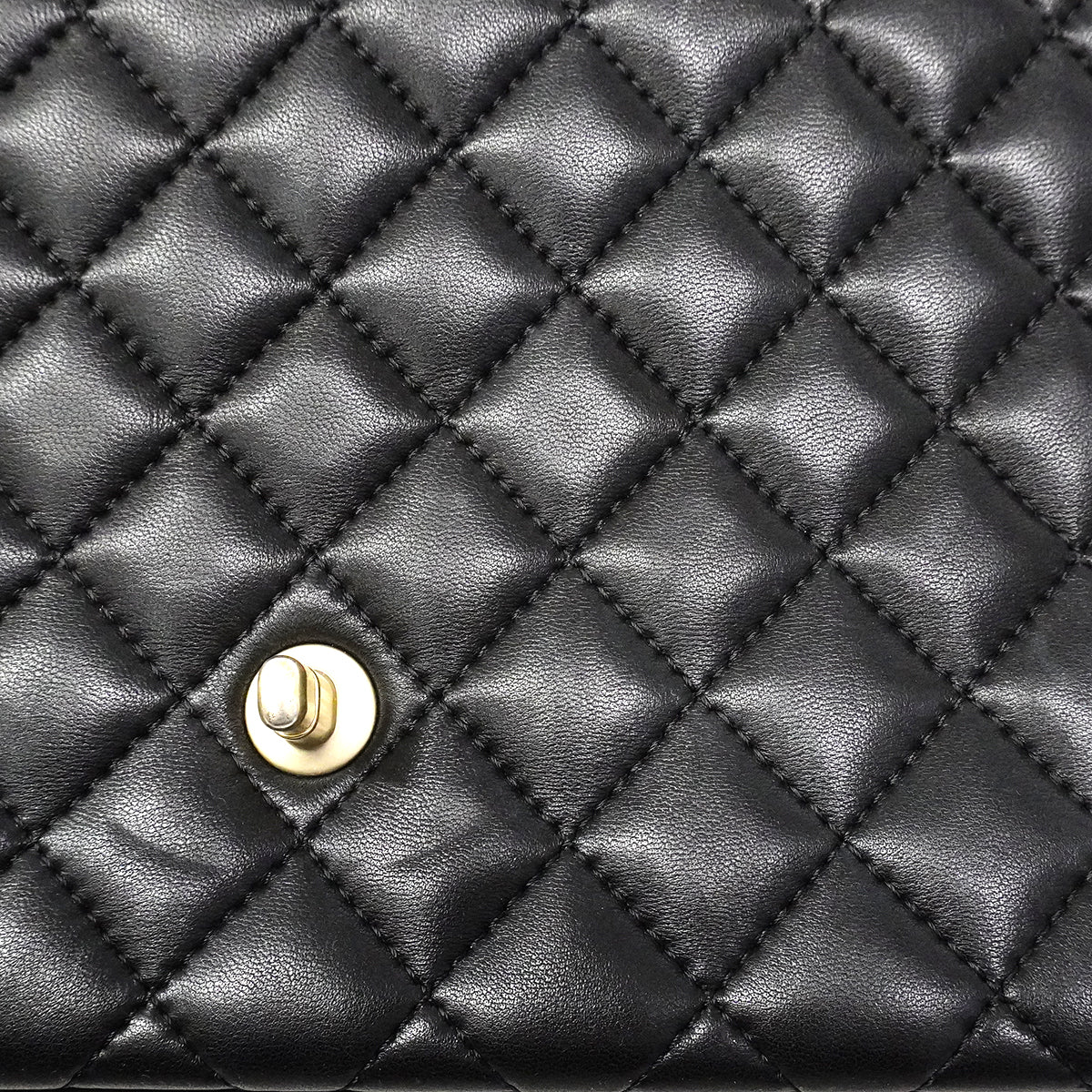 【6fc3225】シャネル ショルダーバッグ デカマトラッセ Wチェーン ラムスキン ブラック シャンパンゴールド金具【中古】レディース