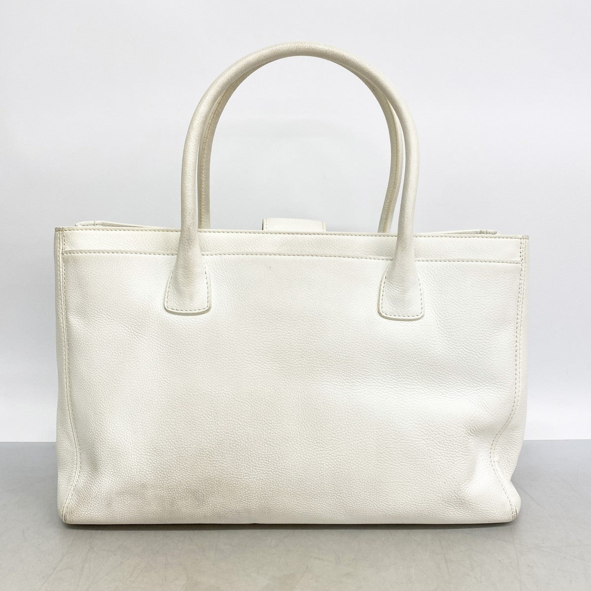 【6fc3264-k】シャネル トートバッグ エグゼクティブ キャビアスキン ホワイト シルバー金具 2wayバッグ【中古】レディース