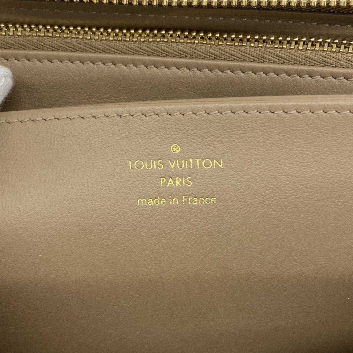 【6fc3288-k】ルイヴィトン 長財布 モノグラム・エンボス ジッピーウォレット M81511 トープ【中古】レディース