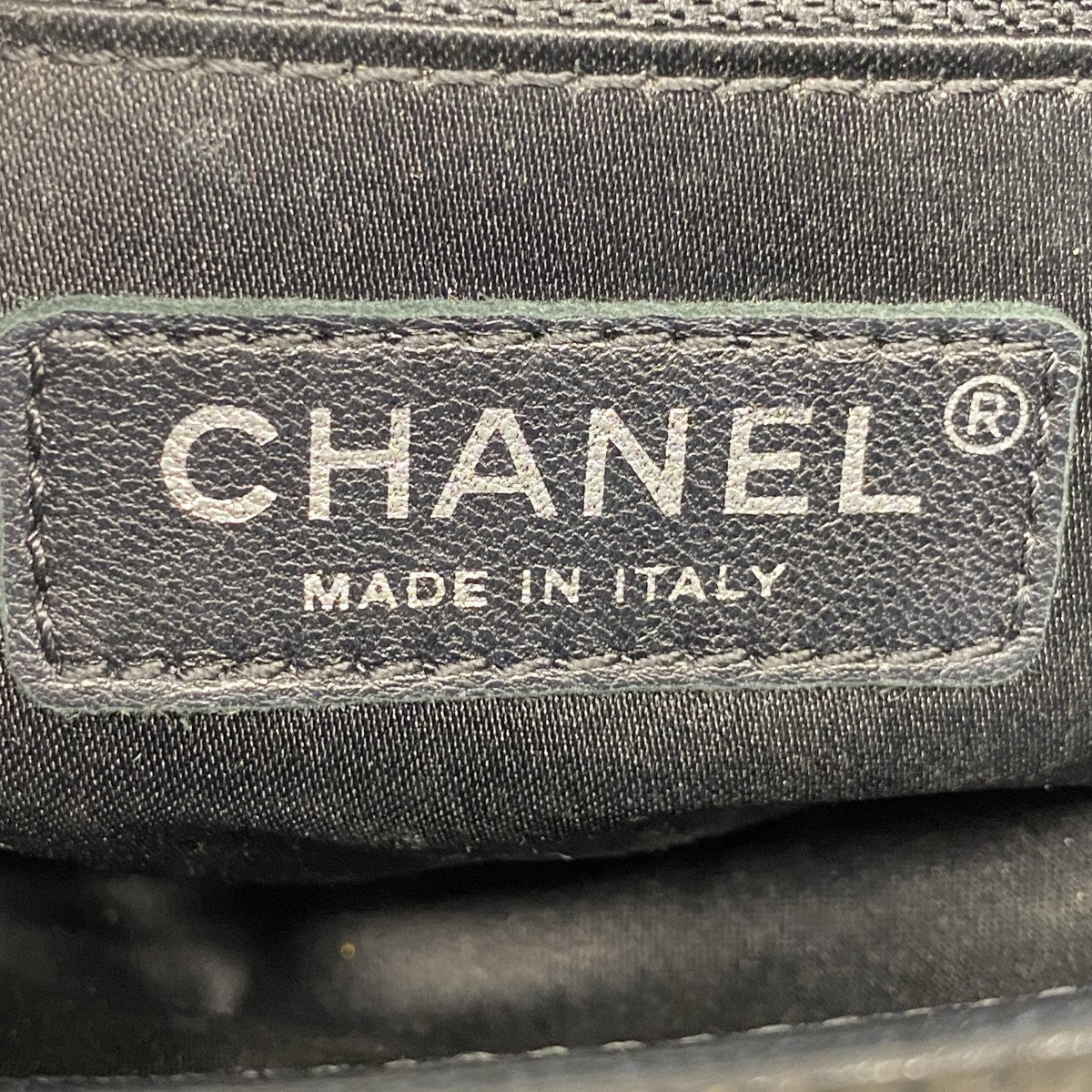 【6fc3311】シャネル ショルダーバッグ チェーンショルダー シェブロン ラムスキン ブラック シルバー金具【中古】レディース