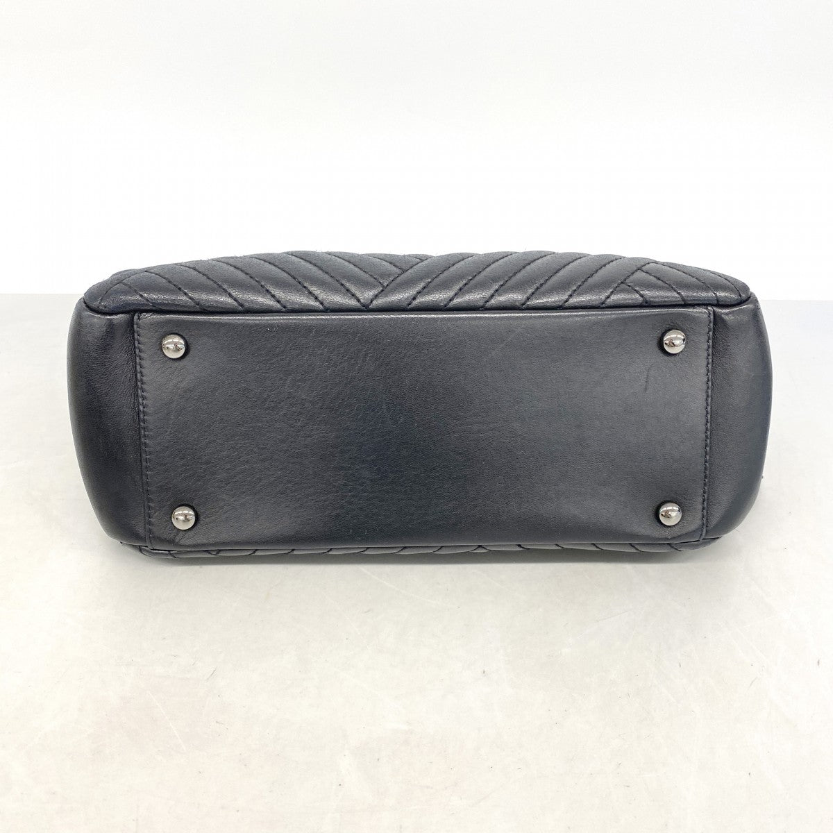 【6fc3311】シャネル ショルダーバッグ チェーンショルダー シェブロン ラムスキン ブラック シルバー金具【中古】レディース