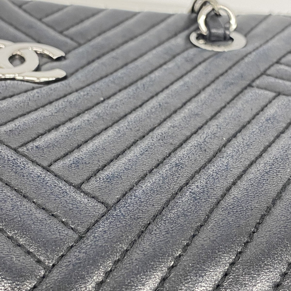 【6fc3311】シャネル ショルダーバッグ チェーンショルダー シェブロン ラムスキン ブラック シルバー金具【中古】レディース