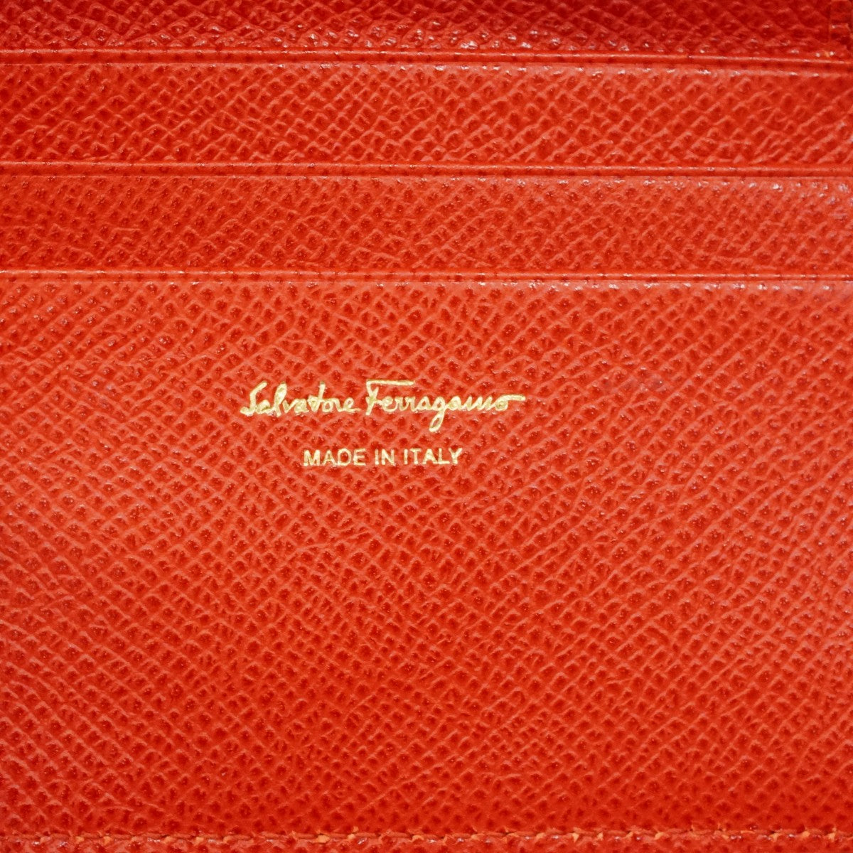 【6fc3365】サルヴァトーレフェラガモ 財布 ヴァラ レザー レッド ゴールド金具【中古】レディース