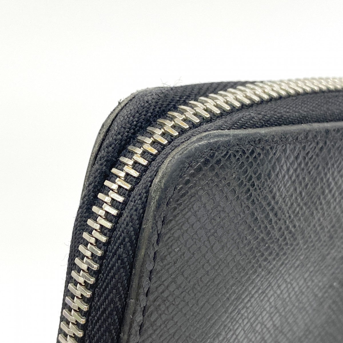 【6fc3383】ルイヴィトン 長財布 タイガ ジッピーウォレットヴェルティカル M30503 ノワール【中古】メンズ
