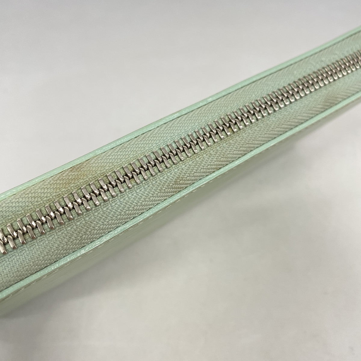 【6fc4005】ルイヴィトン 長財布 エピ ジッピーウォレット M60313 アマンドエレクトリック【中古】レディース