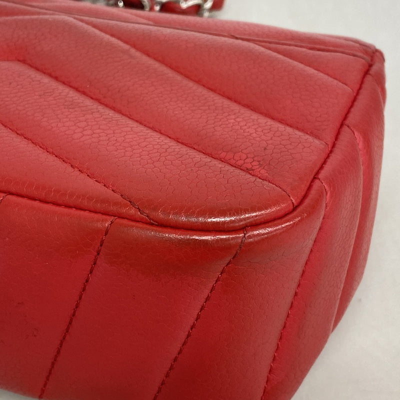 【6fc4019】シャネル ショルダーバッグ Vステッチ チェーンショルダー シェブロン キャビアスキン レッド シルバー金具【中古】レディース