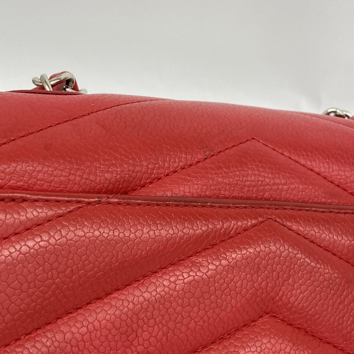 【6fc4019】シャネル ショルダーバッグ Vステッチ チェーンショルダー シェブロン キャビアスキン レッド シルバー金具【中古】レディース