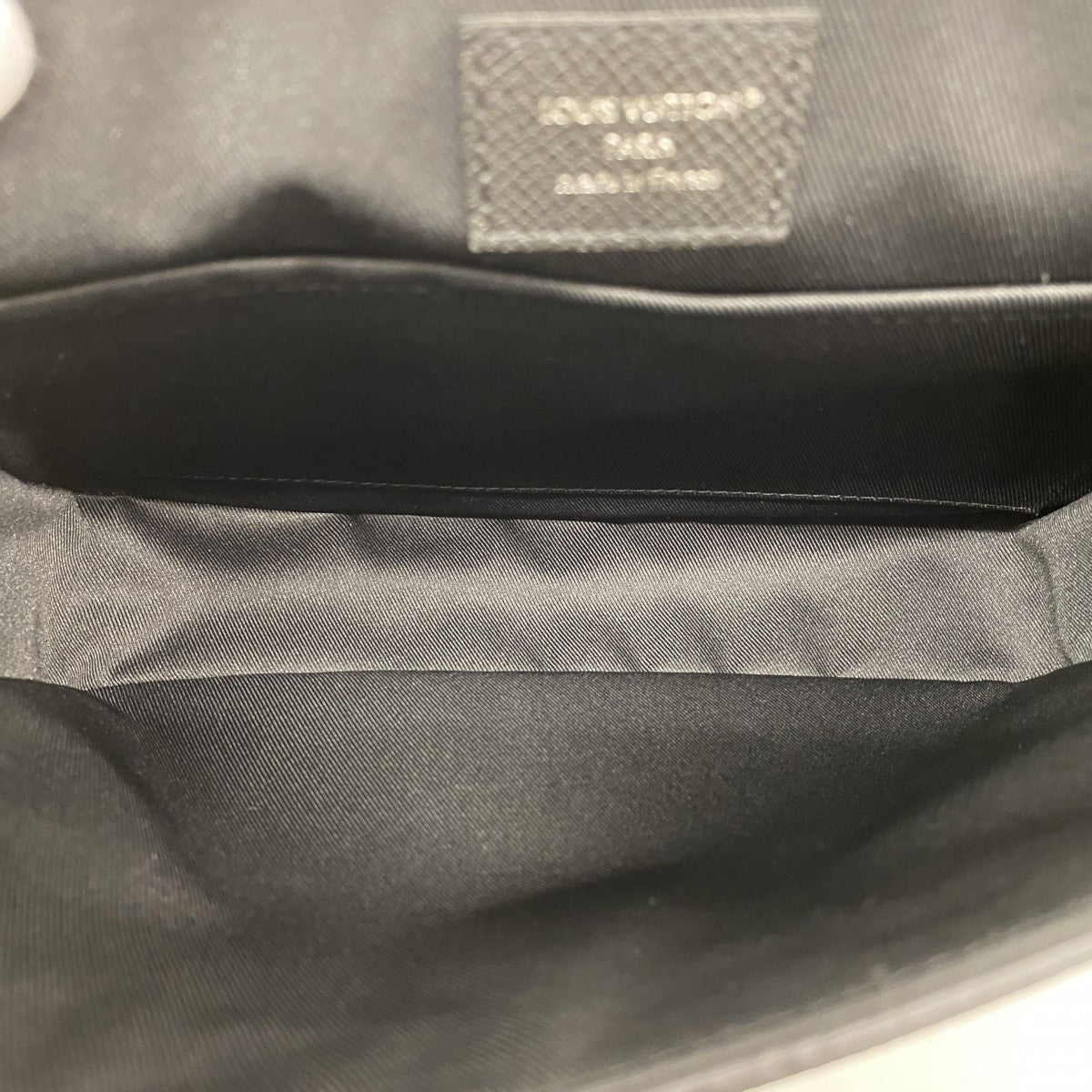 【6fc4098】ルイヴィトン ショルダーバッグ タイガ ディストリクトPM M30850 ノワール【中古】メンズ