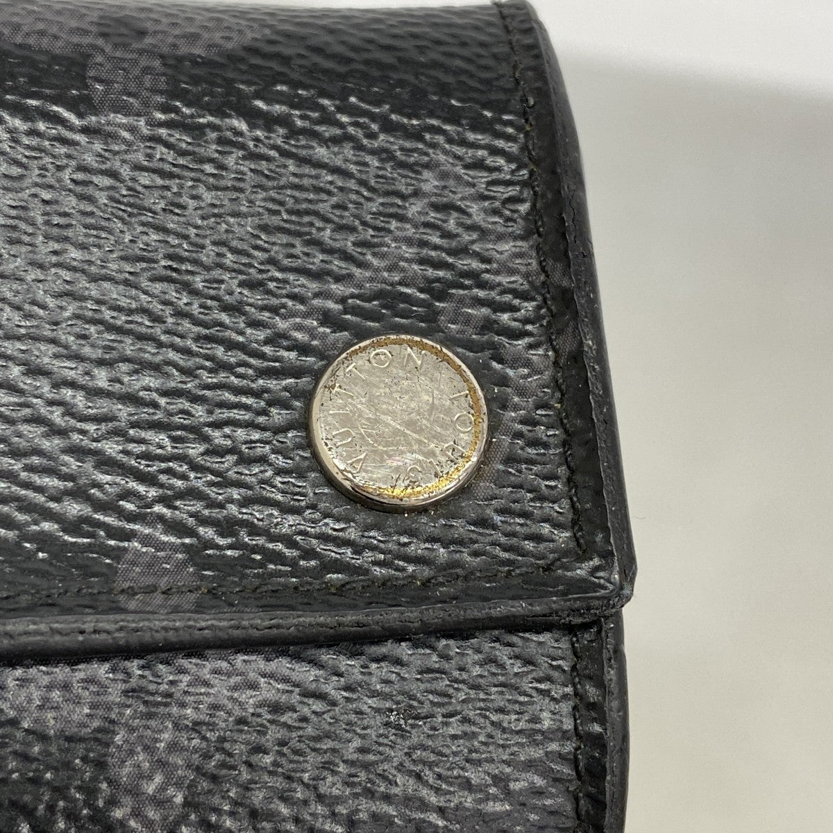 【6fc4490】ルイヴィトン 三つ折り財布 モノグラム・エクリプス ディスカバリーコンパクトウォレット M67630 ブラック【中古】メンズ