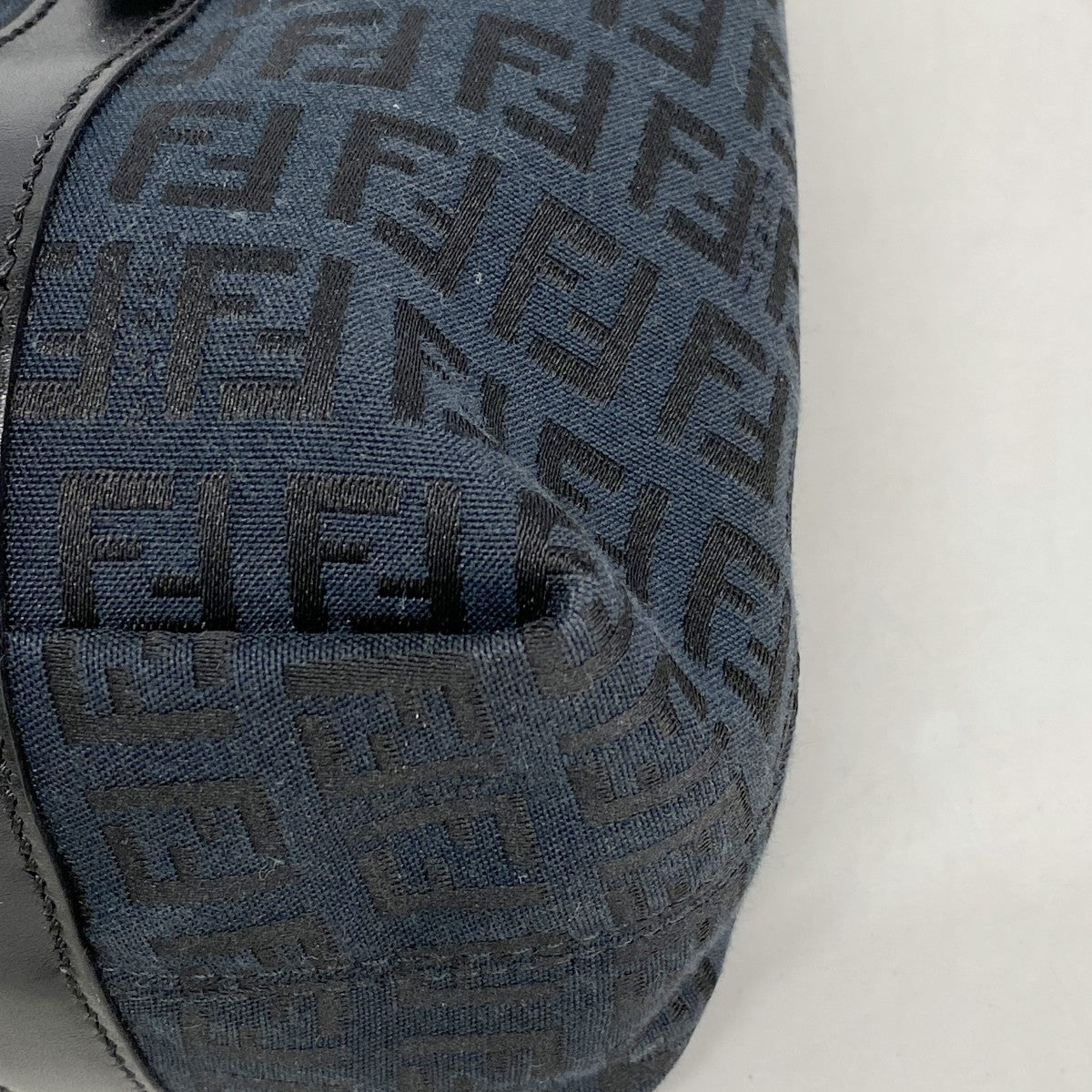【6fc4515】フェンディ ハンドバッグ ズッキーノ ナイロンキャンバス ネイビー ブラック ゴールド金具【中古】レディース