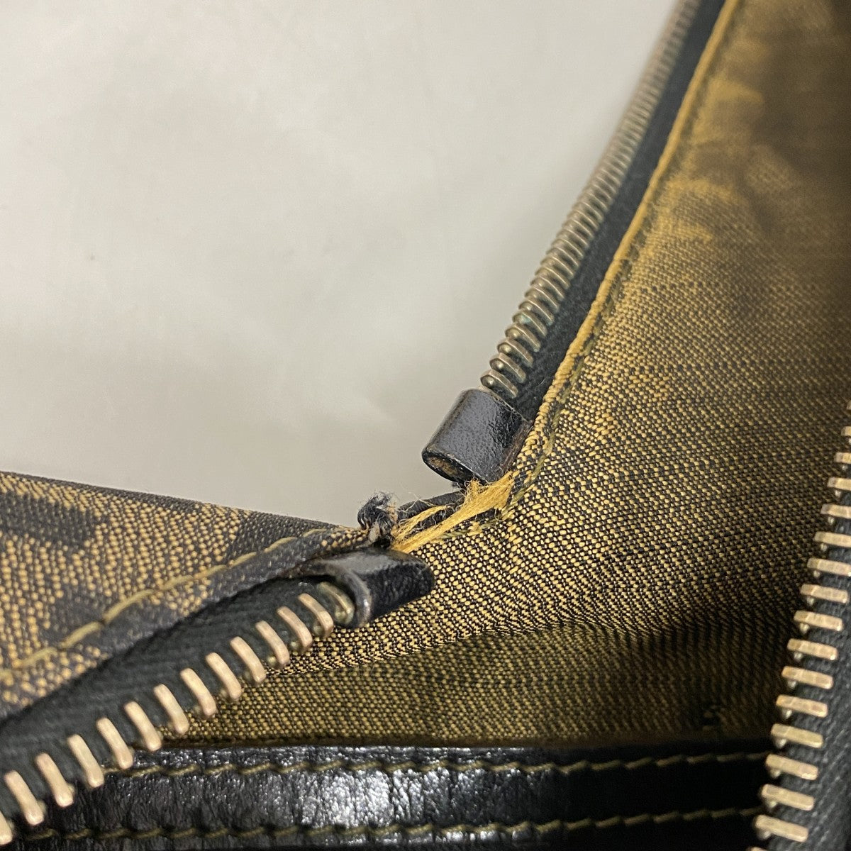 【6fc4525】フェンディ ショルダーバッグ ズッカ ナイロンキャンバス ブラウン ゴールド金具【中古】レディース