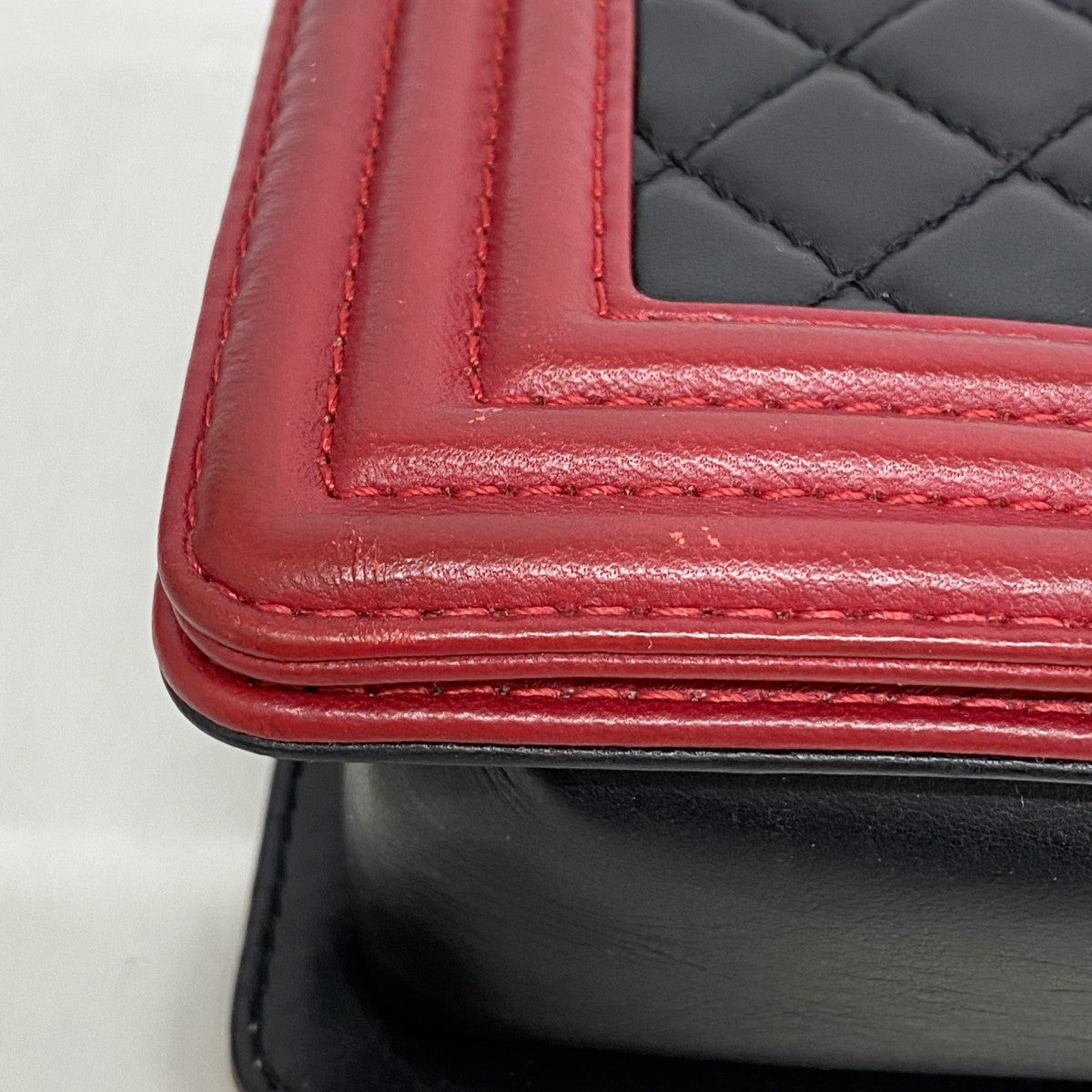 【6fc4632-k】シャネル ショルダーバッグ ボーイシャネル チェーンショルダー ラムスキン ブラック レッド シルバー金具【中古】レディース