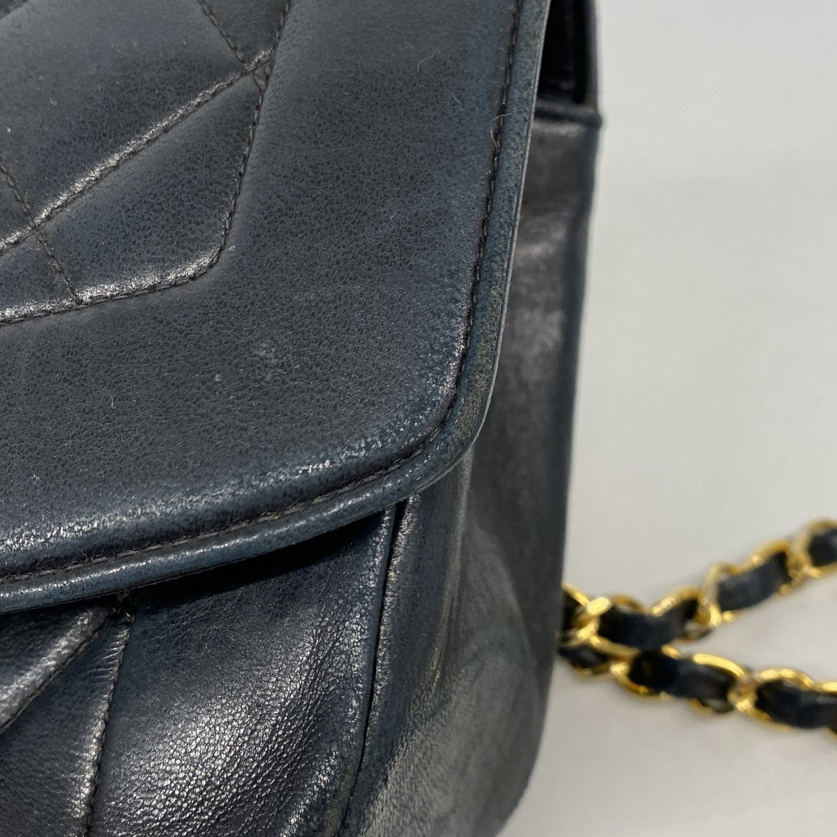【6fd4847】シャネル ショルダーバッグ ダイアナ チェーンショルダー ラムスキン ブラック ゴールド金具【中古】レディース