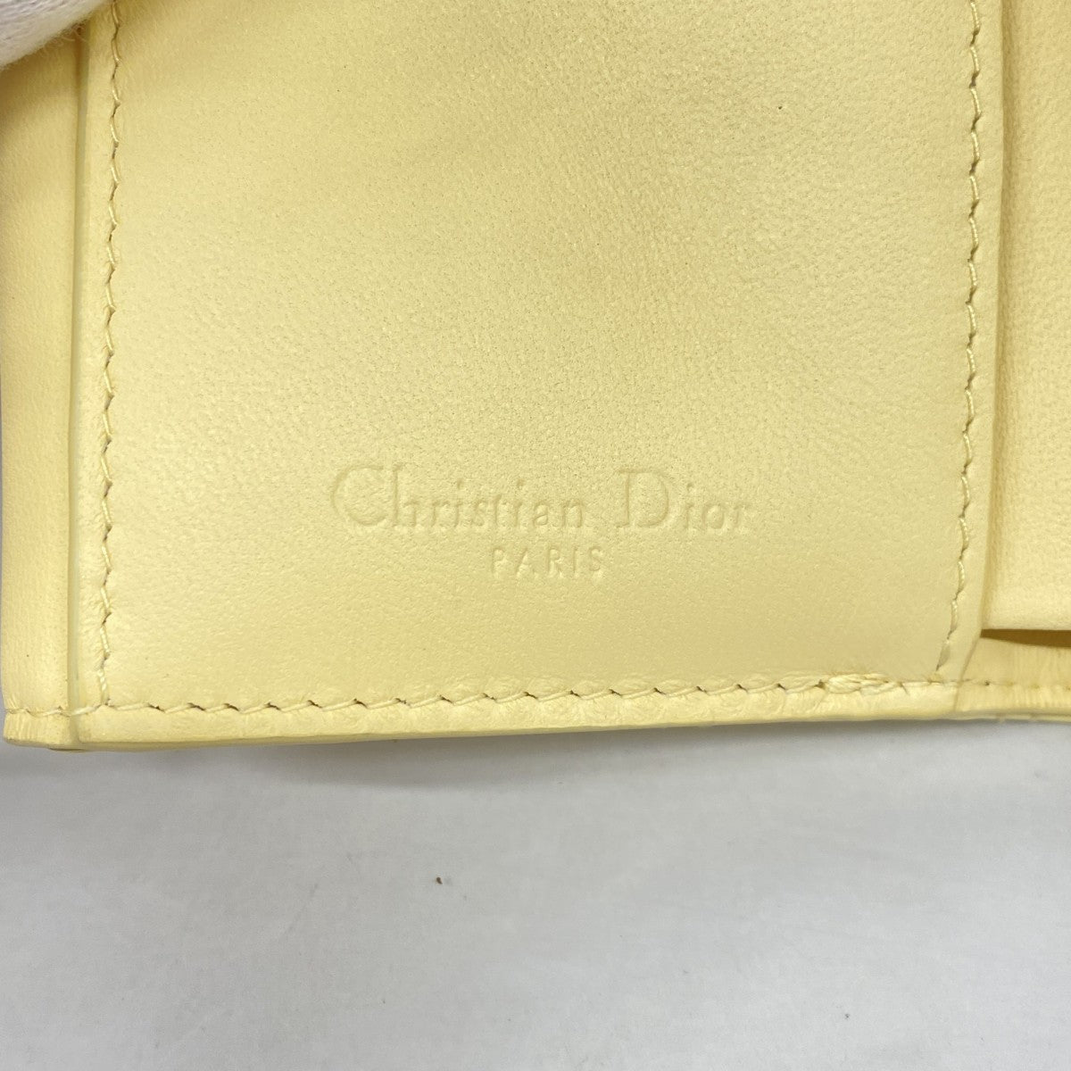 【6fd4866】クリスチャンディオール 三つ折り財布 カナージュ エナメル アイボリー ゴールド金具【中古】レディース