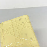 【6fd4866】クリスチャンディオール 三つ折り財布 カナージュ エナメル アイボリー ゴールド金具【中古】レディース