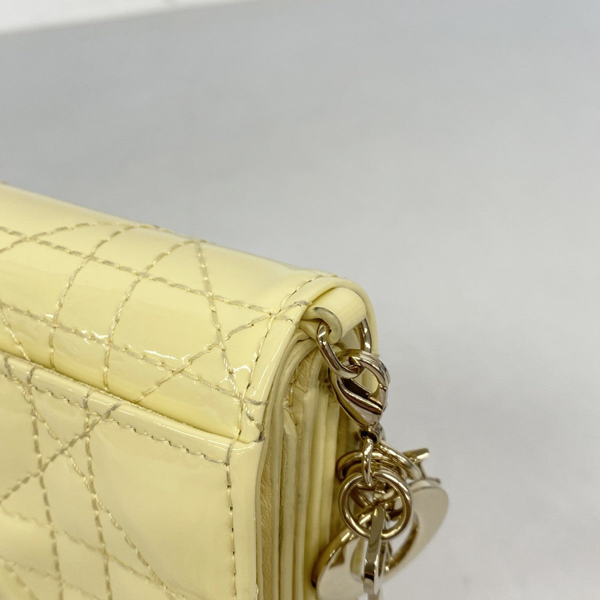 【6fd4866】クリスチャンディオール 三つ折り財布 カナージュ エナメル アイボリー ゴールド金具【中古】レディース
