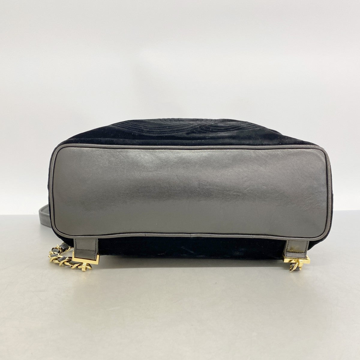 【6fd5043-k】シャネル リュック・デイパック ベロア ブラック ゴールド金具【中古】レディース