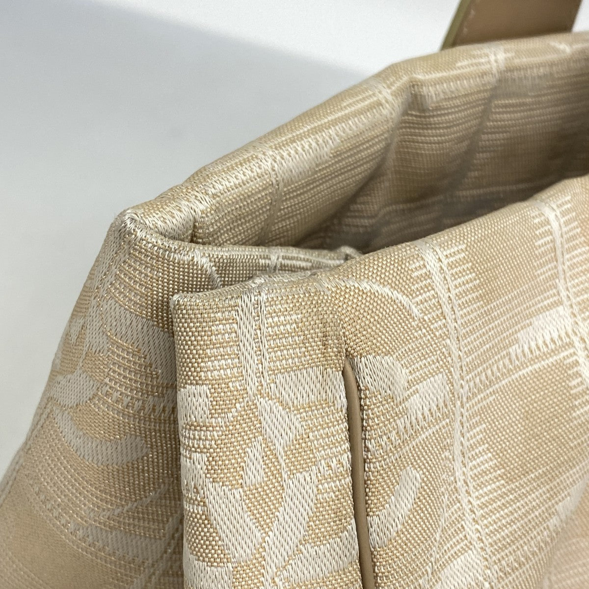 【6fd5349】シャネル トートバッグ ニュートラベル ナイロン ベージュ シャンパンゴールド金具【中古】レディース