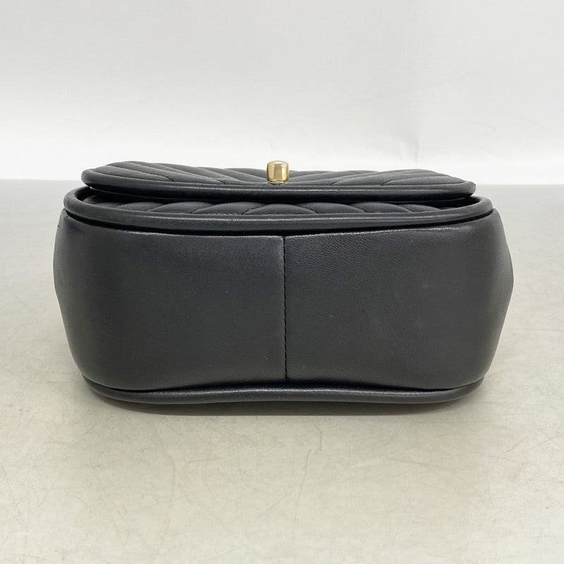 【6fd5351】シャネル ポシェット Vステッチ チェーンショルダー ラムスキン ブラック ゴールド金具【中古】レディース