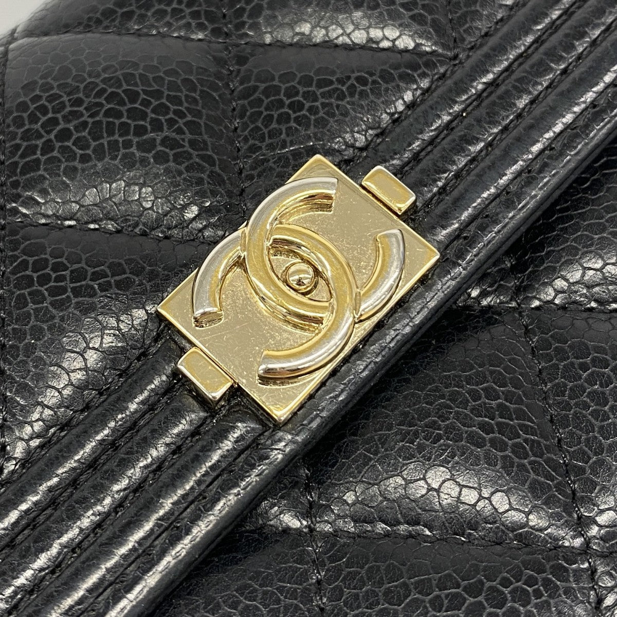 【6fd5373】シャネル 長財布 ボーイシャネル キャビアスキン ブラック シャンパンゴールド金具【中古】レディース