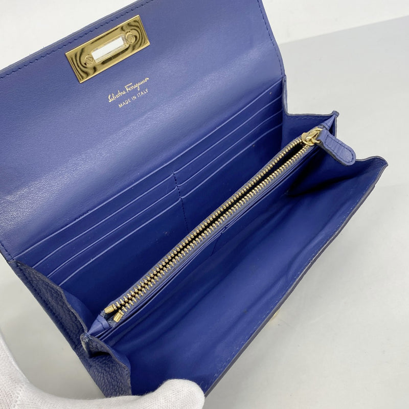 【6fd5386】サルヴァトーレフェラガモ 長財布 ガンチーニ レザー ブルー ゴールド金具【中古】レディース
