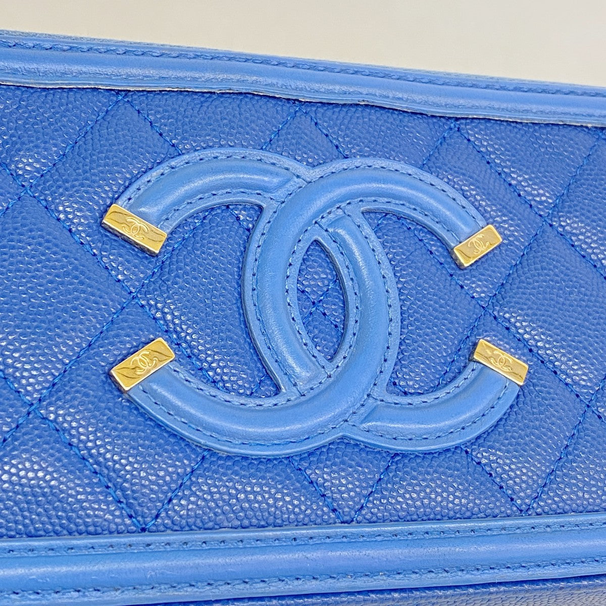 【6fd5406】シャネル ポシェット チェーンショルダー CCフィリグリー キャビアスキン ブルー シャンパンゴールド金具【中古】レディース