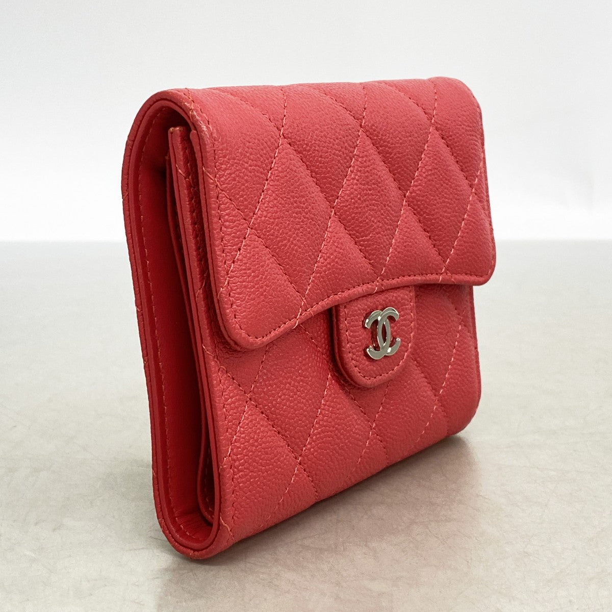 【6fd5407】シャネル 三つ折り財布 マトラッセ キャビアスキン レッド シルバー金具【中古】レディース