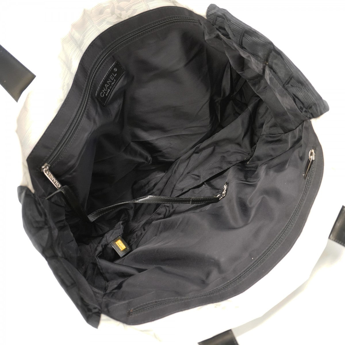 【6fd5460】シャネル トートバッグ ニュートラベル ナイロン ホワイト ブラック シルバー金具【中古】レディース