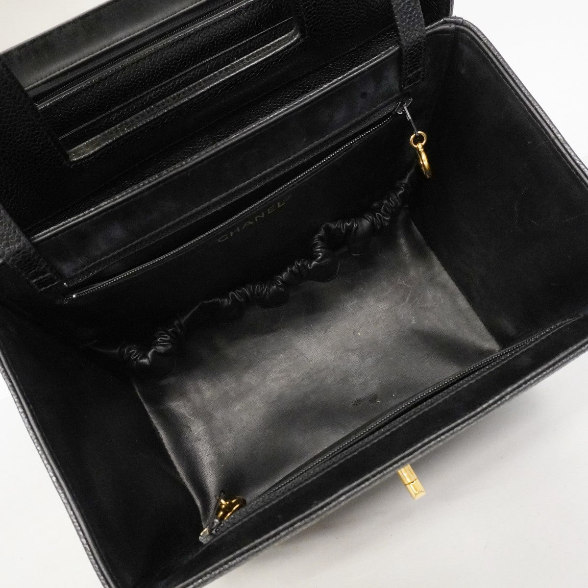 【6fd5468】シャネル バニティバッグ キャビアスキン ブラック ゴールド金具【中古】レディース