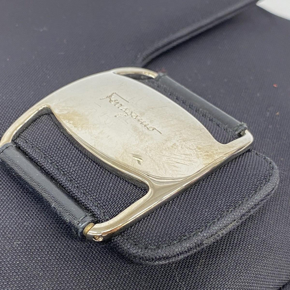 【6fd5548】サルヴァトーレフェラガモ ショルダーバッグ ヴァラ ナイロンキャンバス ブラック シルバー金具【中古】レディース