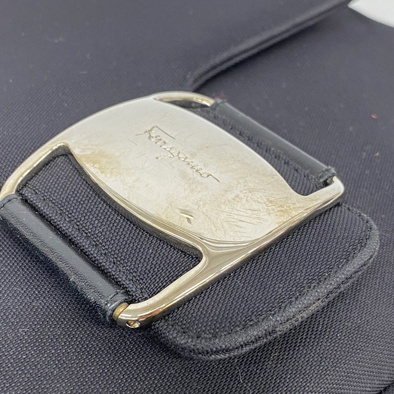 【6fd5548】サルヴァトーレフェラガモ ショルダーバッグ ヴァラ ナイロンキャンバス ブラック シルバー金具【中古】レディース