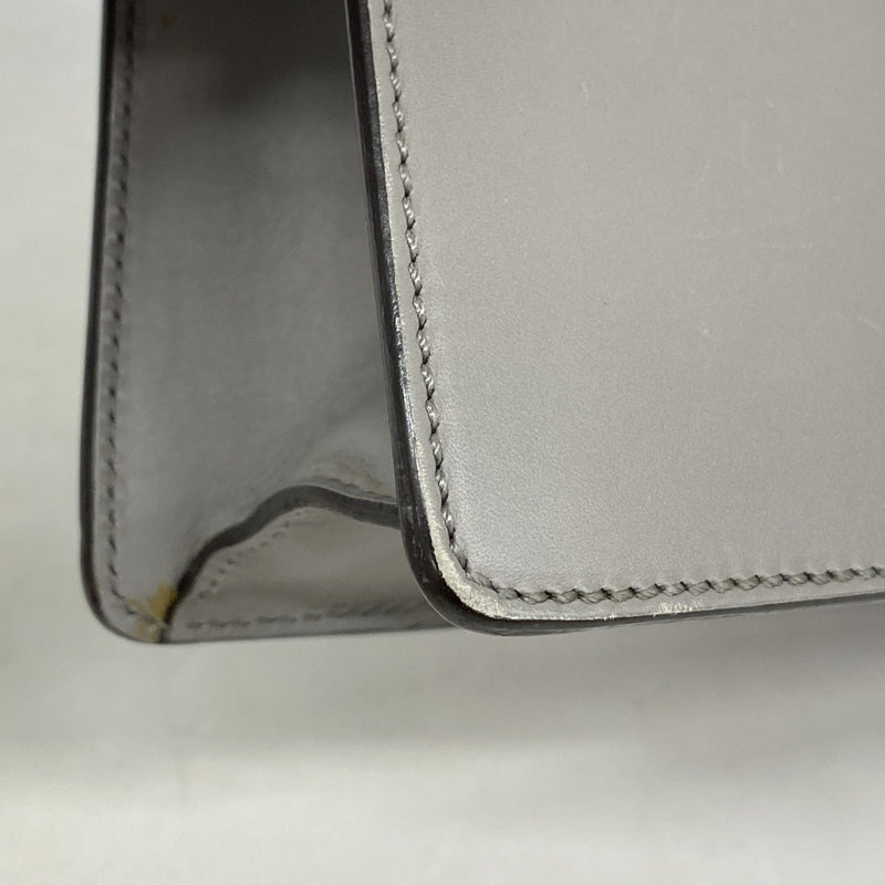 【6fd5554-k】グッチ ショルダーバッグ シルヴィ 421882 レザー グレー ゴールド金具【中古】レディース