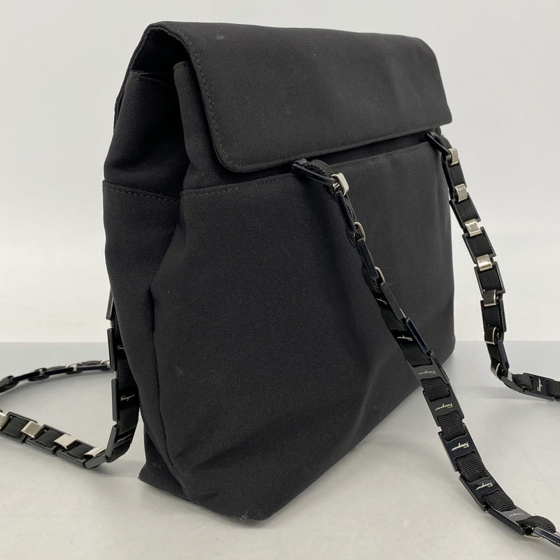 【6fd5568】サルヴァトーレフェラガモ ショルダーバッグ ヴァラ ナイロンキャンバス ブラック シルバー金具【中古】レディース