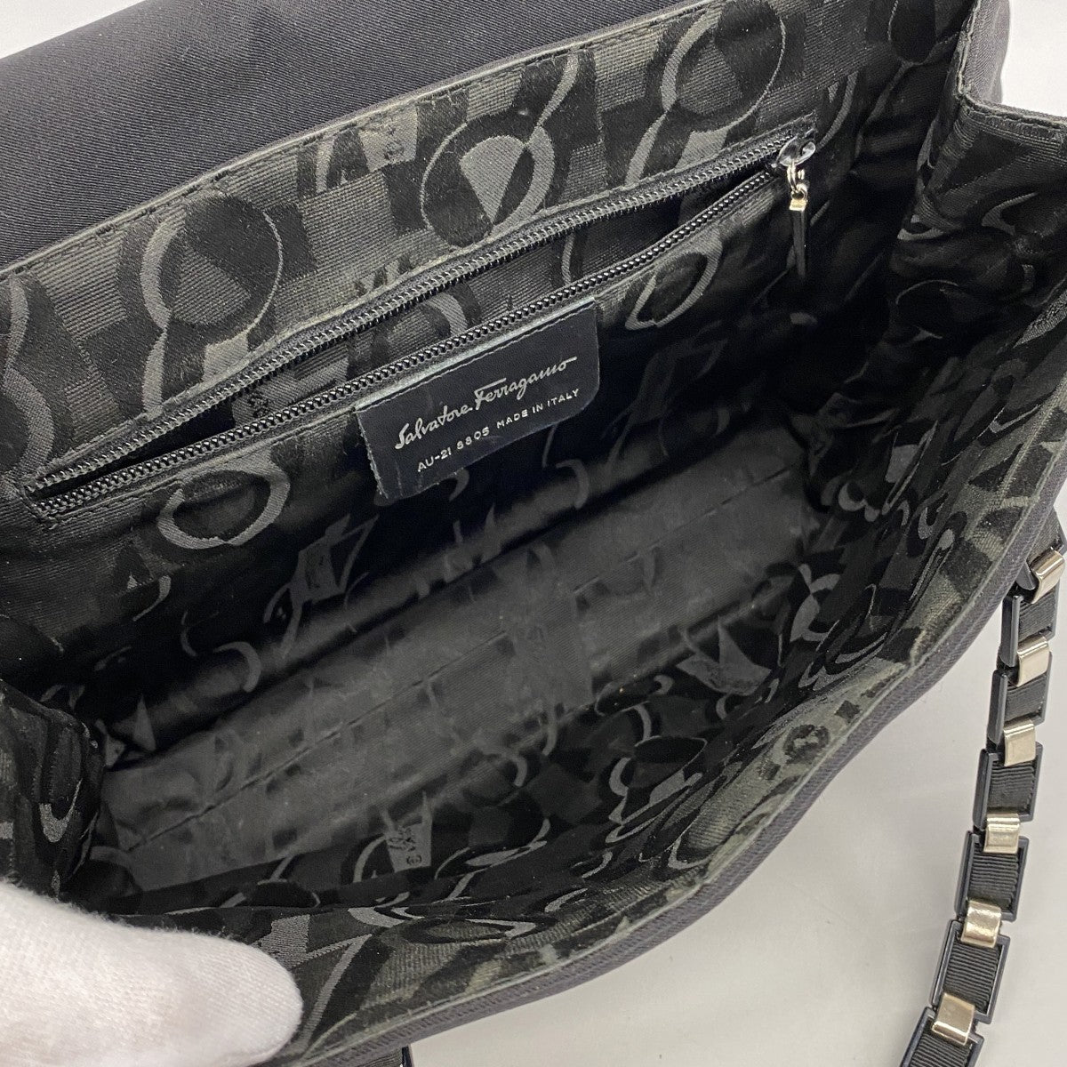 【6fd5568】サルヴァトーレフェラガモ ショルダーバッグ ヴァラ ナイロンキャンバス ブラック シルバー金具【中古】レディース