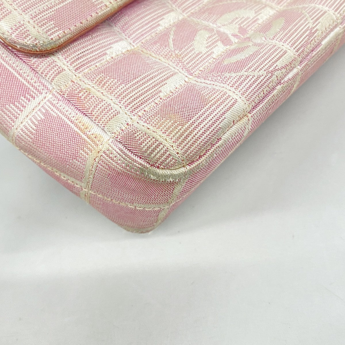 【6fd5759】シャネル ショルダーバッグ ニュートラベル Wチェーン ナイロン ピンク シルバー金具【中古】レディース